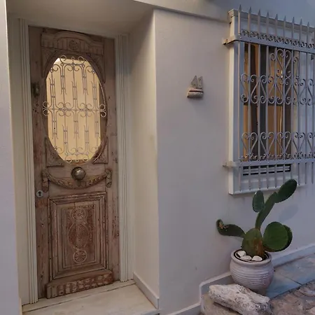 41 Homer Street * Ermoupoli
